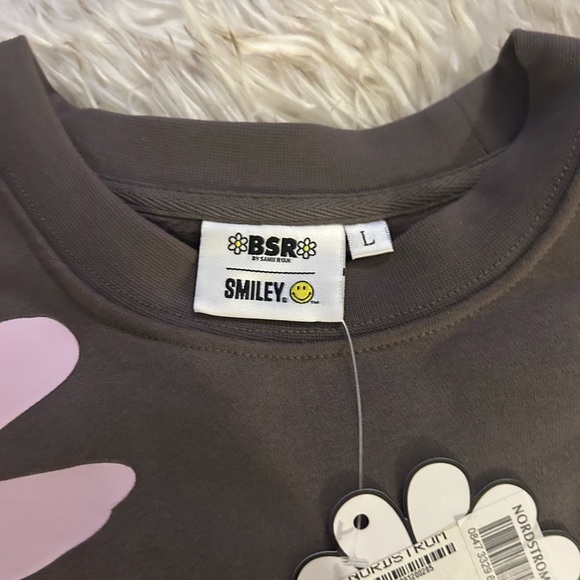 SMILEY® X HAPPY GARDEN CREWNECK SWEATSHIRT IN WASHED BLACK - Picture 6 of 8